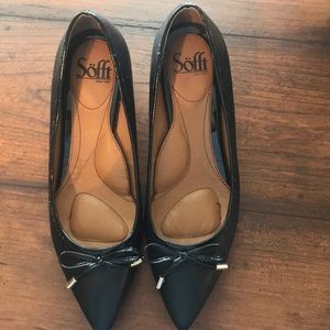 Pointy-toed leather dress shoes